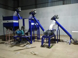 Chicken feed mixer for large feed processing plants