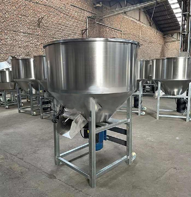 What are advantages of feed dry and wet mixer? 