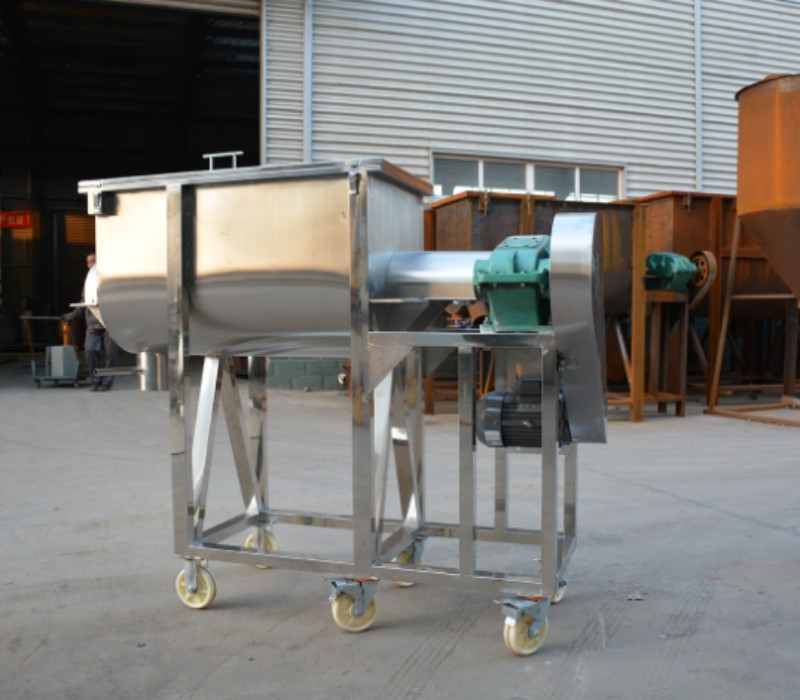 What are advantages of feed dry and wet mixer? 