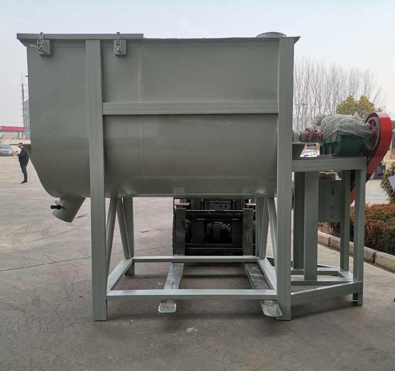 Features and advantages of Single shaft double screw feed mixer 