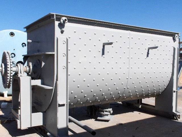 What is a horizontal concrete mixer used for?