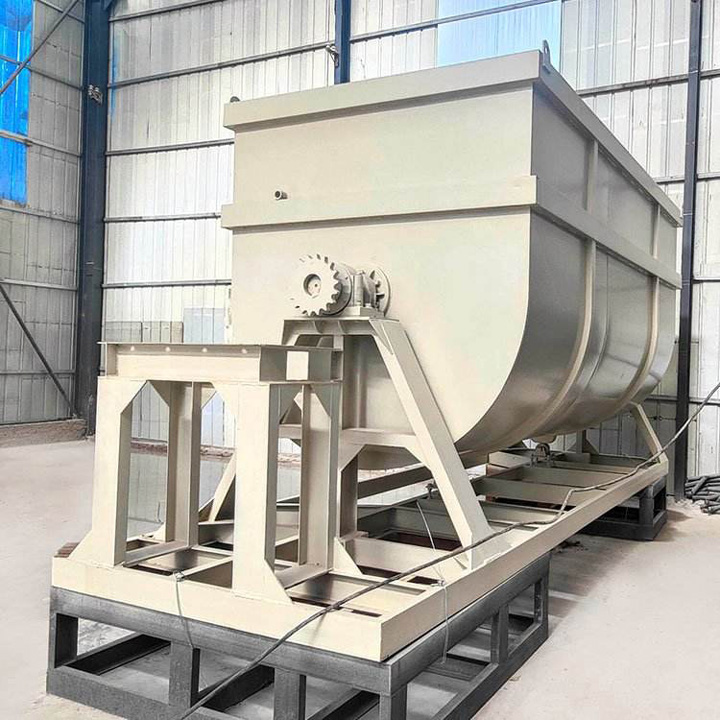 Horizontal ribbon mixer for poultry feed 