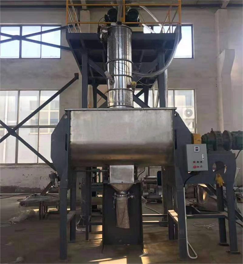 What is a feed stirring mixer used for?