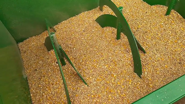 Corn chip for feed mixer